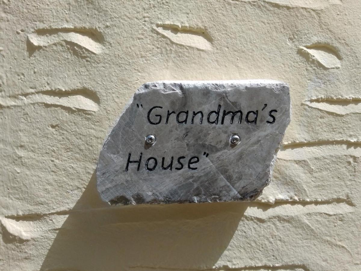 Grandma'S House Apartment ซีมี ภายนอก รูปภาพ